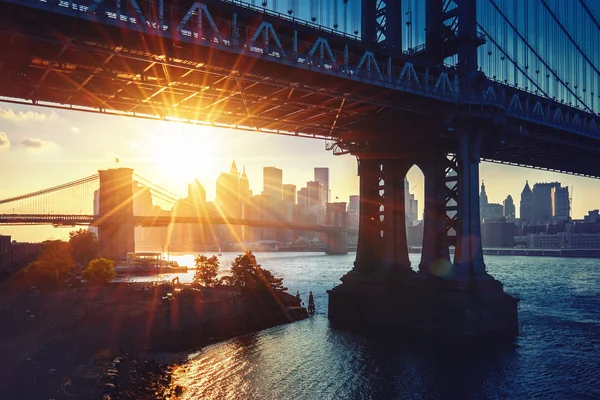 Нью-Йорк - Манхэттен после заката - красивый городской пейзаж — стоковое фото