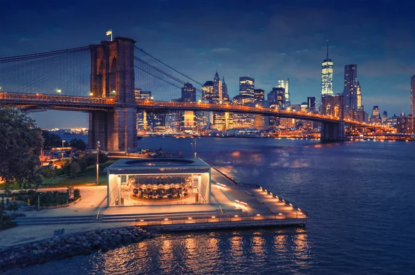 New York Brooklyn Bridge com Manhattan no fundo - Estilo vintage Imagens De Bancos De Imagens Sem Royalties