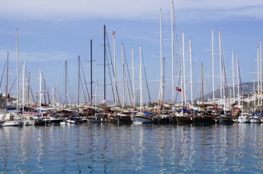 Tekneler ve yatlar liman Bodrum'da