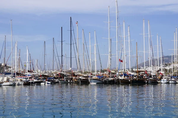Bateaux et yachts au port de Bodrum — Photo
