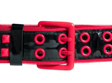 Beyaz arkaplanda renk kemeri giysisi aksesuarı