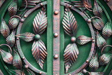 İyi iş çıkardın. Sahte kapının elementleri.