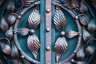 İyi iş çıkardın. Sahte kapının elementleri.