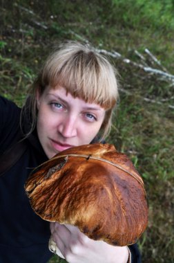 Güzellik kadını mantar ile