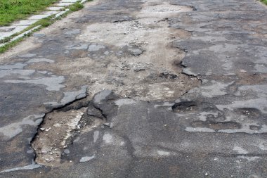 asfalt ile büyük çukurlar