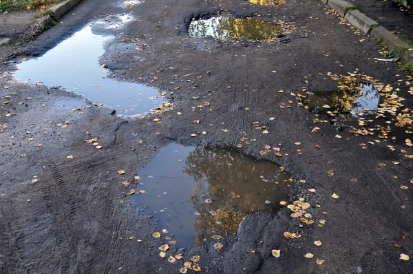 asfalt ile büyük çukur