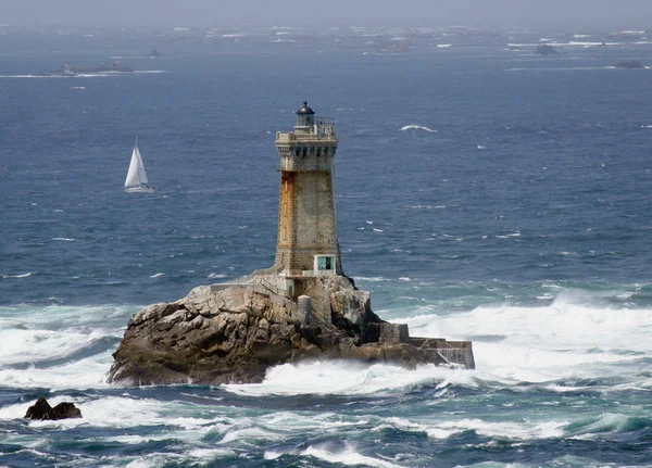 Grov och klippiga kusten av Bretagne — Stockfoto