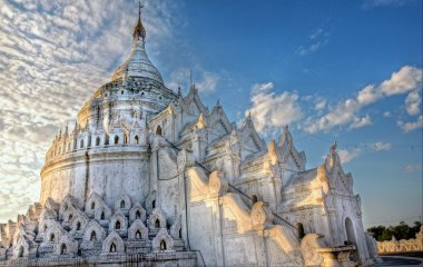 muhteşem büyük beyaz stupa