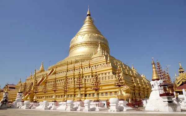 Pagode sueco dourado em Bagan — Fotografia de Stock