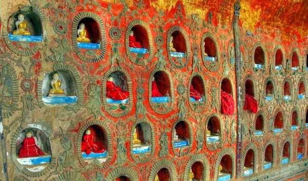 Pequeno templo no famoso lago Inle — Fotografia de Stock