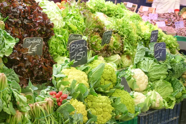 Market with green vegetables — Stock Photo, Image