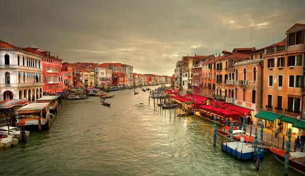 Ponte Rialto sobre o Grande Canal Imagens Royalty-Free