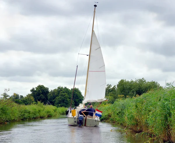 Velero en canal en Holanda — Foto de Stock