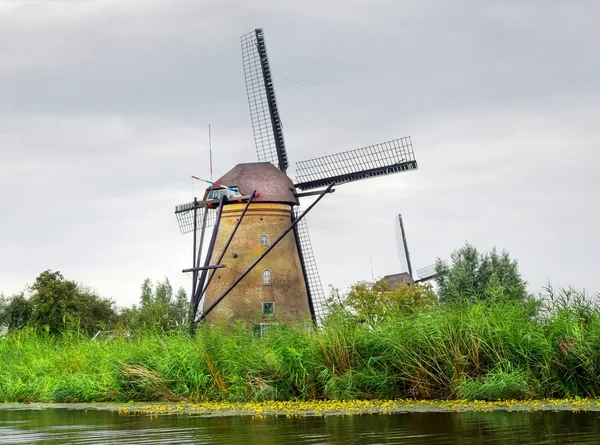 Molino de viento tradicional en Holanda —  Fotos de Stock