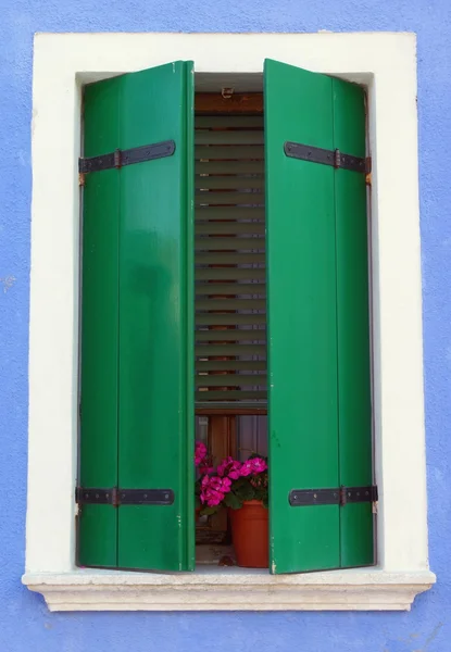 Ahşap panjur ile pencere — Stok fotoğraf