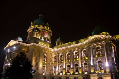 Sırbistan Cumhuriyeti 'nin güzel aydınlatılmış, Belgrad ve Sırbistan Ulusal Meclisi