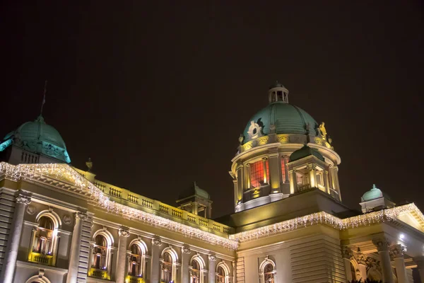 Sırbistan Cumhuriyeti 'nin güzel aydınlatılmış, Belgrad ve Sırbistan Ulusal Meclisi