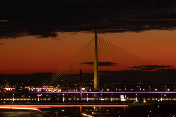 Захід Сонця Над Белградом Столицею Сербії Переглянути Новий Міст — стокове фото