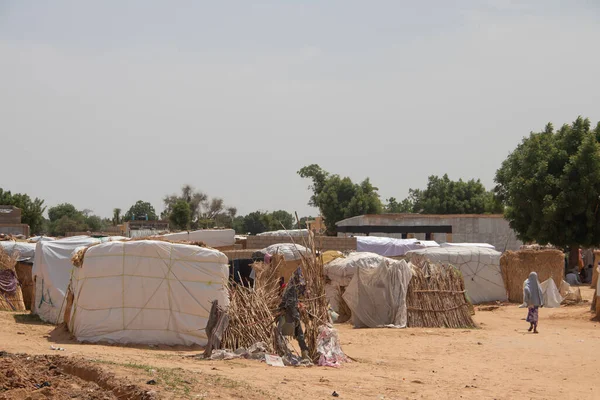 Campamento Refugiados Hecho Materiales Locales Láminas Plástico Personas Que Viven —  Fotos de Stock
