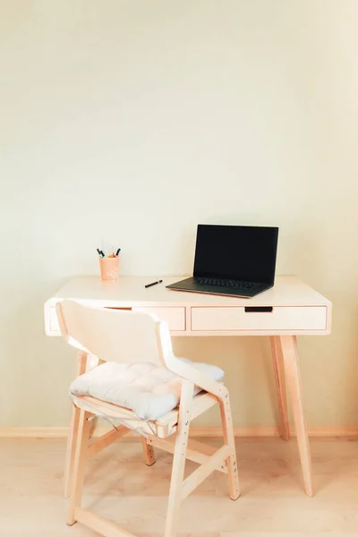 Black laptop on table in home interior. Stylish workplace — Stock Photo, Image