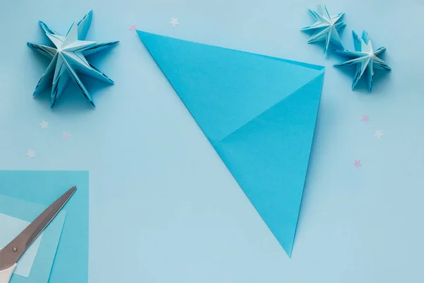 Simple origami 3D Christmas tree made from blue paper. Step by step instruction, step 3 — Stock Photo, Image