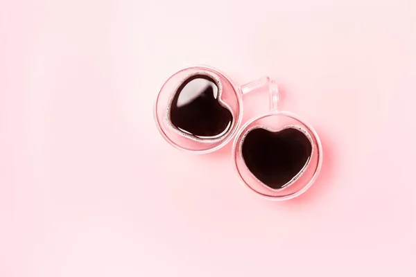 Two cute heart shaped coffee mugs on pink background — Stock Photo, Image