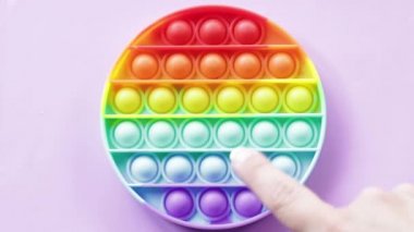 El sıkışma tümsekleri pop it oyuncak
