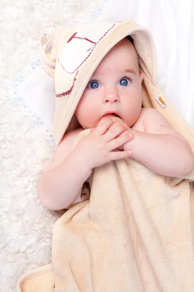 Baby looking surprisedly — Stock Photo, Image