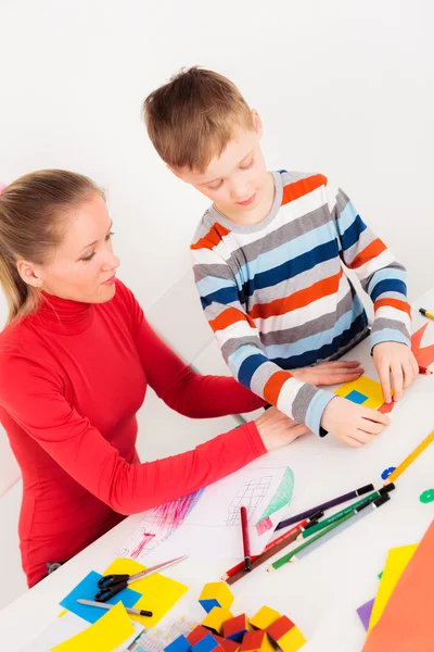 Zoon met moeder foto maken — Stockfoto