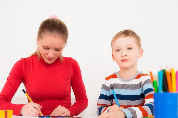 Sohn und Mutter zeichnen — Stockfoto