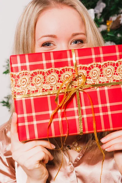 Woman looking out of the gift box — Stock Photo, Image