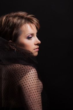 Siyah güzel kadının profili