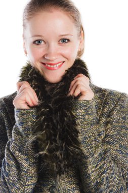 beyaz zemin üzerine güzel bir kadın