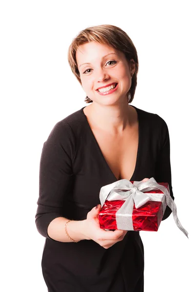 Hermosa dama sosteniendo pequeña caja con regalo —  Fotos de Stock