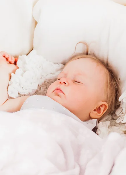 Beautiful girl sleeps in bed — Stock Photo, Image