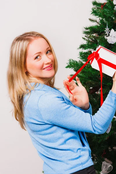 Happy girl with present — Stock Photo, Image