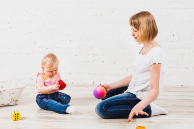 Mutlu kız birlikte oynama