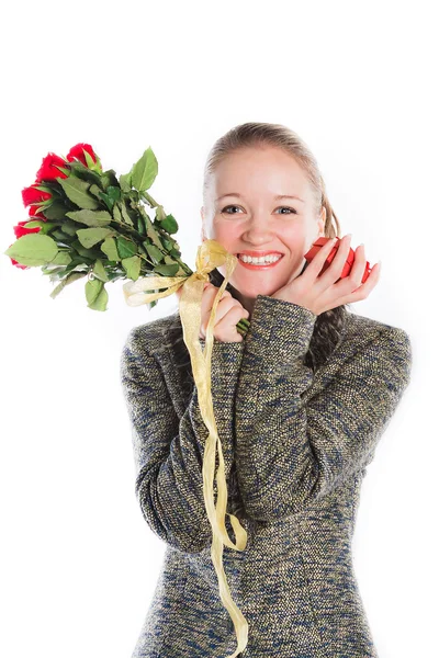 Mulher feliz com rosas — Fotografia de Stock