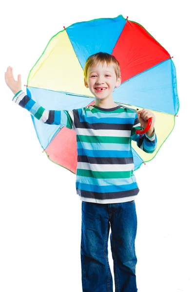 Ragazzo sorridente con ombrello — Foto Stock