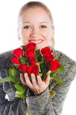 Gül tutan kadın yakın çekim