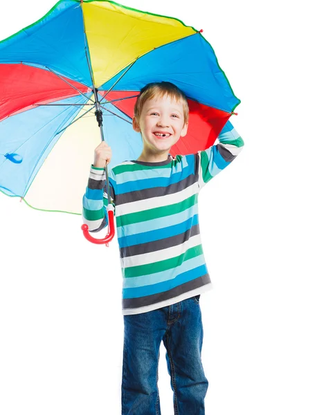 Criança feliz sob guarda-chuva — Fotografia de Stock