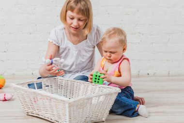 iki çocuk birlikte oynamak