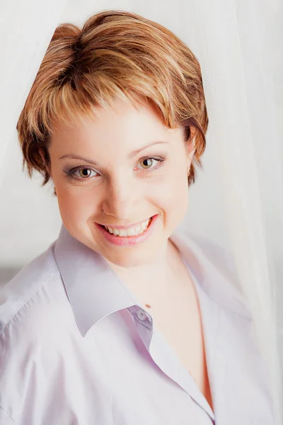 Mujer encantadora sonriendo —  Fotos de Stock