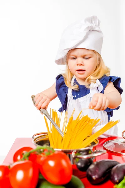 Menina jogando cozinheiro — Fotografia de Stock