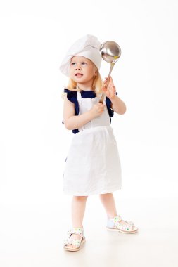 Güzel kız mutfak kaşık elinde olan ayakta