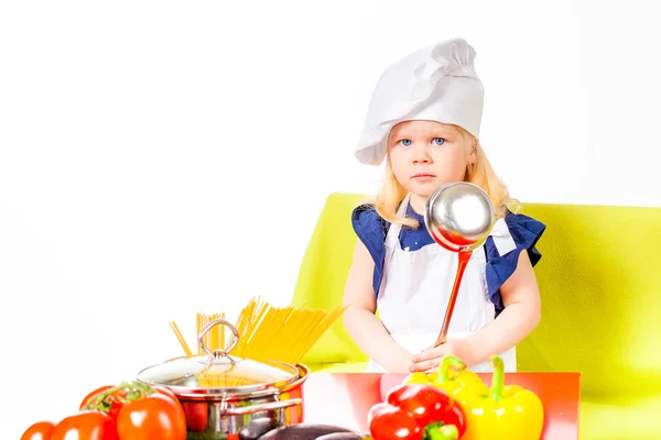 Menina bonito em traje de cozinheiro — Fotografia de Stock