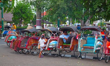 Geleneksel rikshaw taşıma 