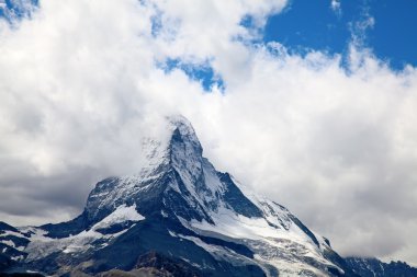 Ünlü dağ Matterhorn