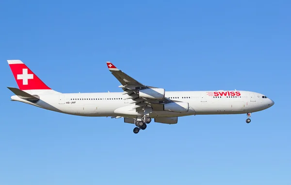 Airbus A340 szwajcarski — Zdjęcie stockowe