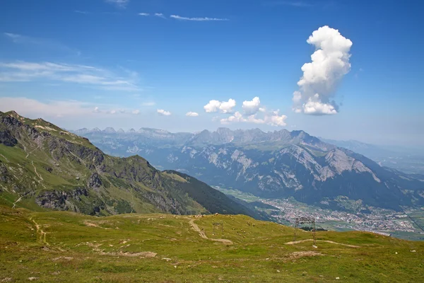Piesze wycieczki w Alpy Szwajcarskie — Zdjęcie stockowe